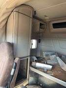 2015 Peterbilt 579 showing 500,775 mi, 26,318 hrs - doesn't run