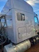 2015 Peterbilt 579 showing 424,747 mi, 22,986 hrs - runs