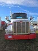 2015 Peterbilt 567 showing 31,476 mi, 7,804 hrs - runs