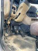 2015 Peterbilt 579 showing 424,747 mi, 22,986 hrs - runs