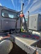 2015 Peterbilt 389 showing 20,400 mi, hrs unknown - doesn't run