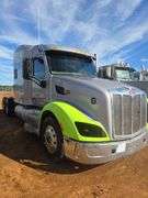 2015 Peterbilt 579 showing 500,775 mi, 26,318 hrs - doesn't run