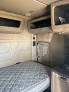 2015 Peterbilt 579 507,402 mi, hrs unknown- doesn't run