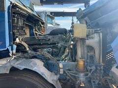 2010 Volvo VN showing 175,079 mi, hrs unknown - doesn't run