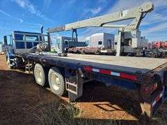 2010 Volvo VN showing 175,079 mi, hrs unknown - doesn't run