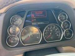 2015 Peterbilt 579 showing 416,100 mi, 22,250 hrs - runs