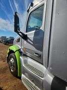 2015 Peterbilt 579 showing 500,775 mi, 26,318 hrs - doesn't run