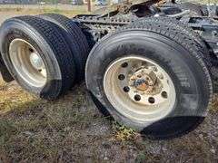 2015 Peterbilt 579 507,402 mi, hrs unknown- doesn't run