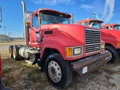 2012 Mack CHU613 showing 30,622 mi, 8,665 hrs- runs