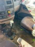 2015 Peterbilt 579 showing 370,184 mi, 14,618 hrs - runs