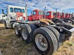 2014 Peterbilt 567 showing 44,798 mi, 5,118 hrs- runs