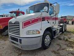 2014 Mack CXU613 showing 665,241, 14,352 hrs- runs