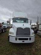 2013 Mack CXU613 showing 359,326 mi, 8,691 hrs - runs