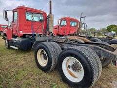 2008 Mack CHU613 showing 42,924 mi, 9,374 hrs- runs