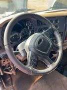 2015 Peterbilt 579 showing 500,775 mi, 26,318 hrs - doesn't run