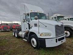 2013 Mack CXU613 showing 359,326 mi, 8,691 hrs - runs