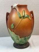 ROSEVILLE THORNAPPLE VASE 818-8
