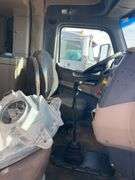 2015 Peterbilt 579 showing 500,775 mi, 26,318 hrs - doesn't run