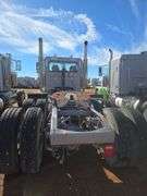 2015 Peterbilt 389 showing 20,400 mi, hrs unknown - doesn't run