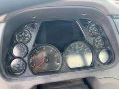 2015 Peterbilt 567 showing 31,476 mi, 7,804 hrs - runs