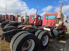 2008 Mack CHU613 showing 75,752 mi, 10,208 hrs- runs