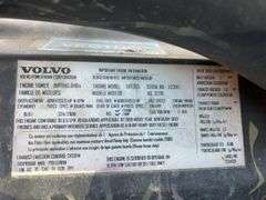 2010 Volvo VN showing 175,079 mi, hrs unknown - doesn't run