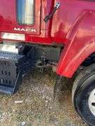 2011 Mack CHU613 showing 558,544 mi, 16,894 hrs- runs