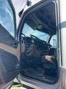 2015 Peterbilt 579 showing 416,100 mi, 22,250 hrs - runs