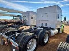 2015 Peterbilt 579 showing 453,390 mi, 22,671 hrs - runs