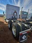 2015 Peterbilt 579 showing 500,775 mi, 26,318 hrs - doesn't run