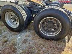2015 Peterbilt 579 507,402 mi, hrs unknown- doesn't run