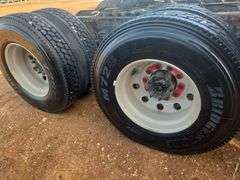 2003 Volvo showing 862,463 & 82,463 mi, 3,909 hrs - doesn't run