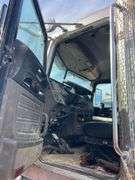 2015 Peterbilt 389 showing 20,400 mi, hrs unknown - doesn't run