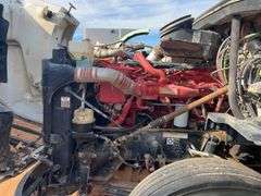 2015 Peterbilt 579 showing 500,775 mi, 26,318 hrs - doesn't run