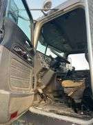 2015 Peterbilt 389 showing 53,258 mi, 8,978 hrs- runs