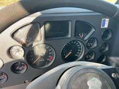 2013 Mack CXU613 showing 438,785 mi, 141,133 hrs- runs