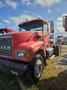 2007 Mack CHN613 showing 55,977 mi, 15,504 hrs- doesn't run