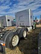 2015 Peterbilt 579 507,402 mi, hrs unknown- doesn't run