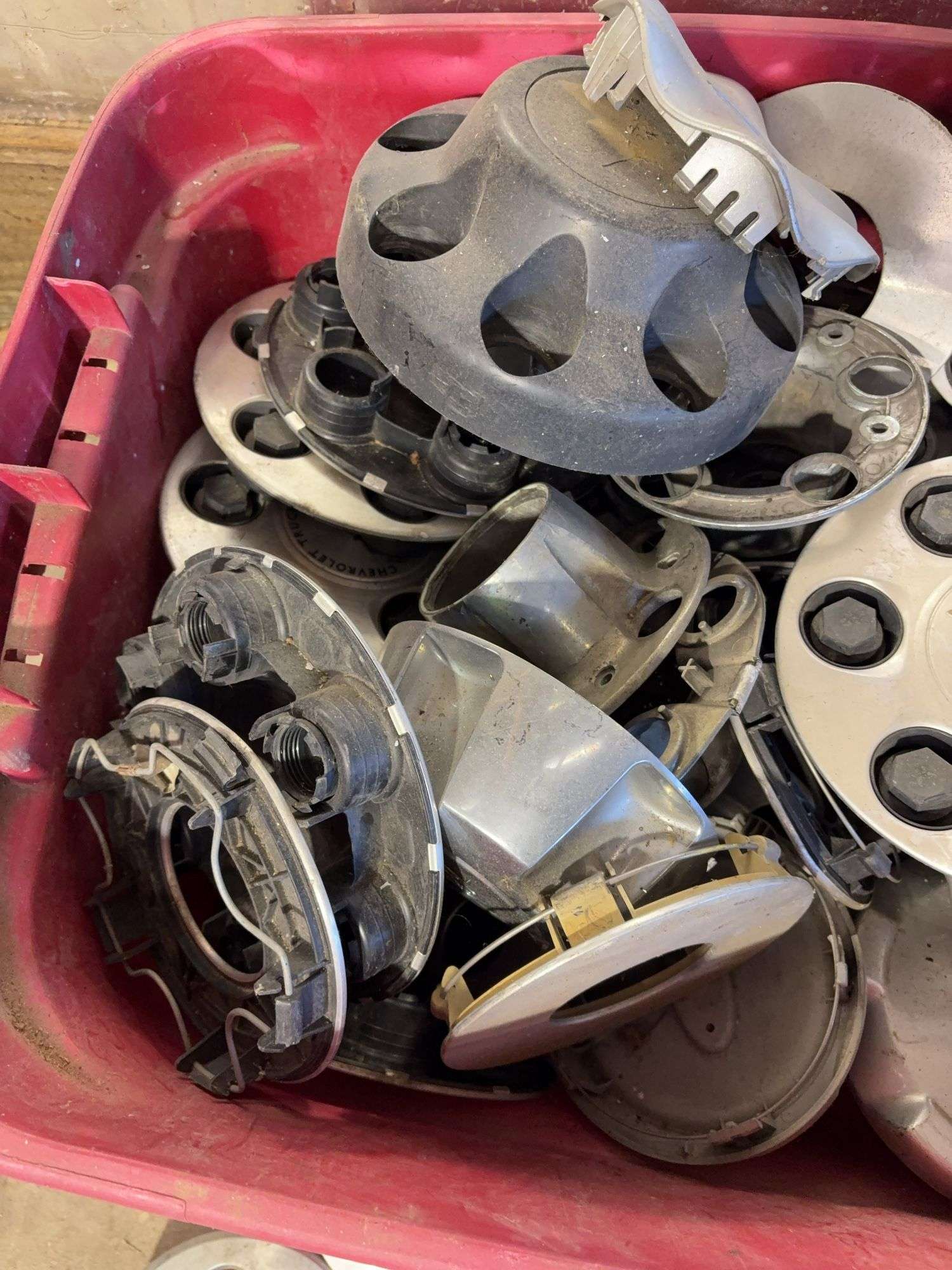 Large tote of hub caps and covers -Chevy, Ford and more