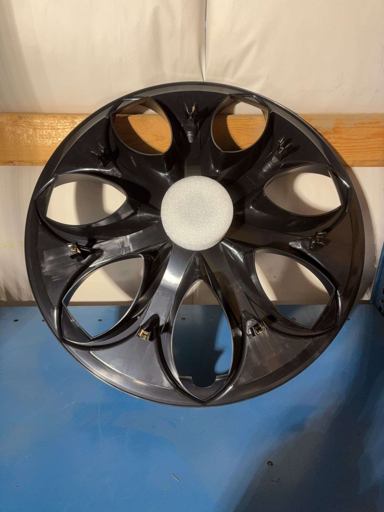 (4) matching 20” hub caps in box