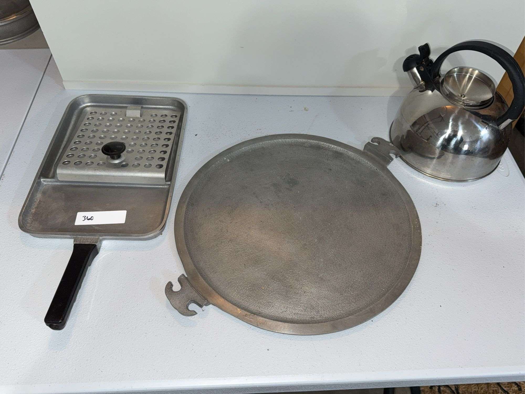 GUARDIAN FLAT PIZZA PAN, FRYER AND TEAPOT