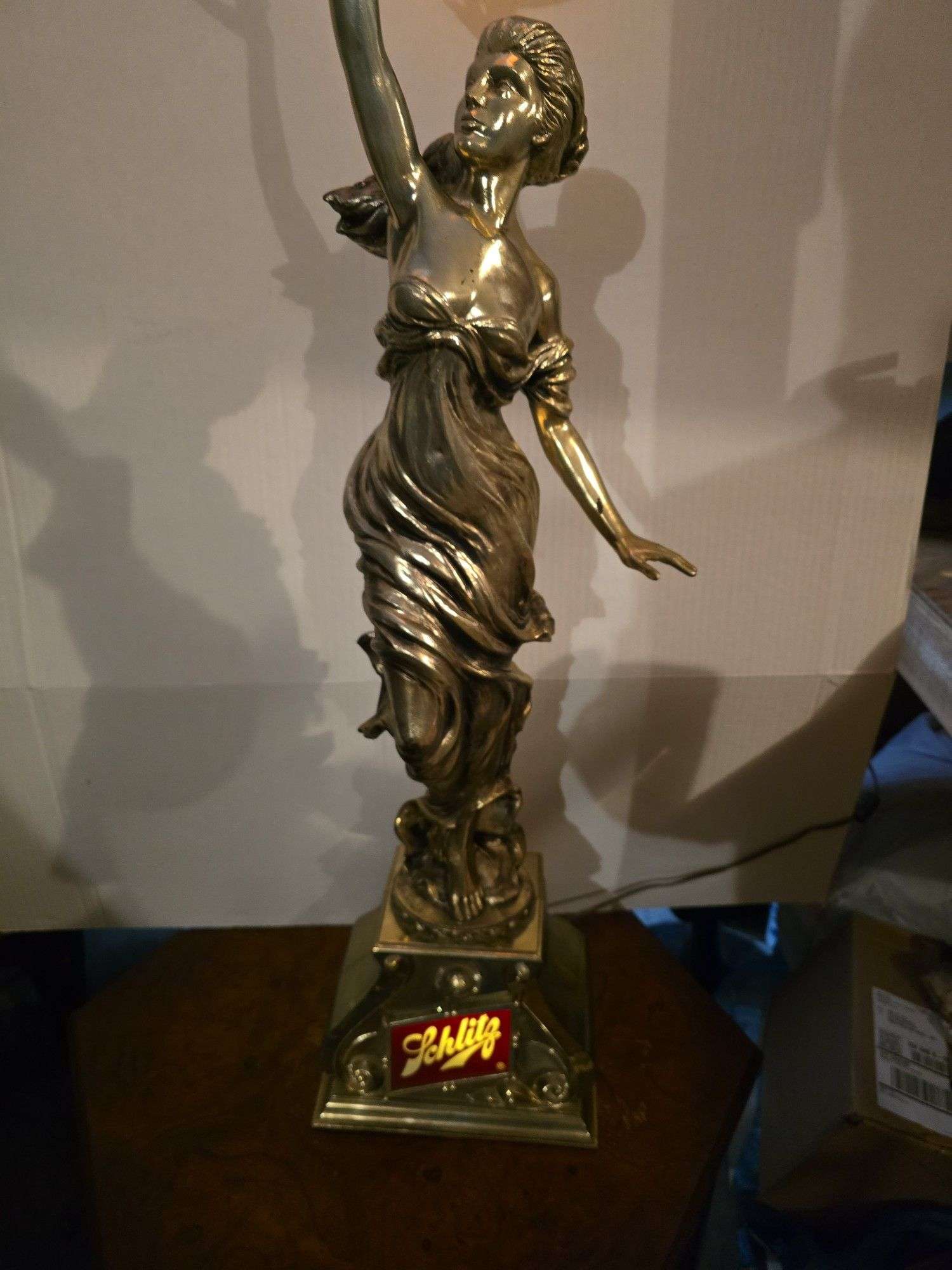 VERY NICE 1976 SCHLITZ LIGHTUP BEER SIGN WORKS 45" TALL