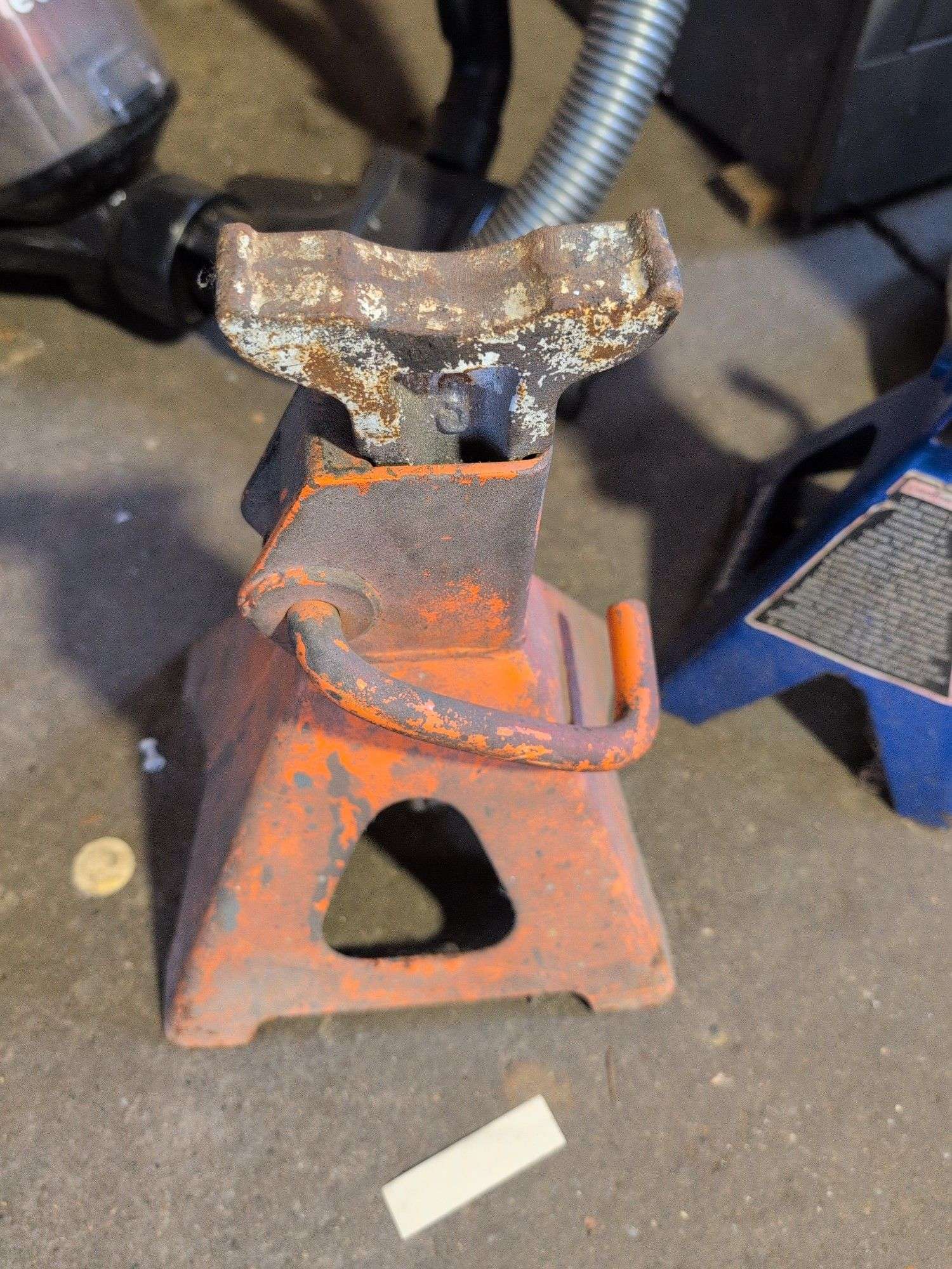 (2) jack stands and poultry waterer