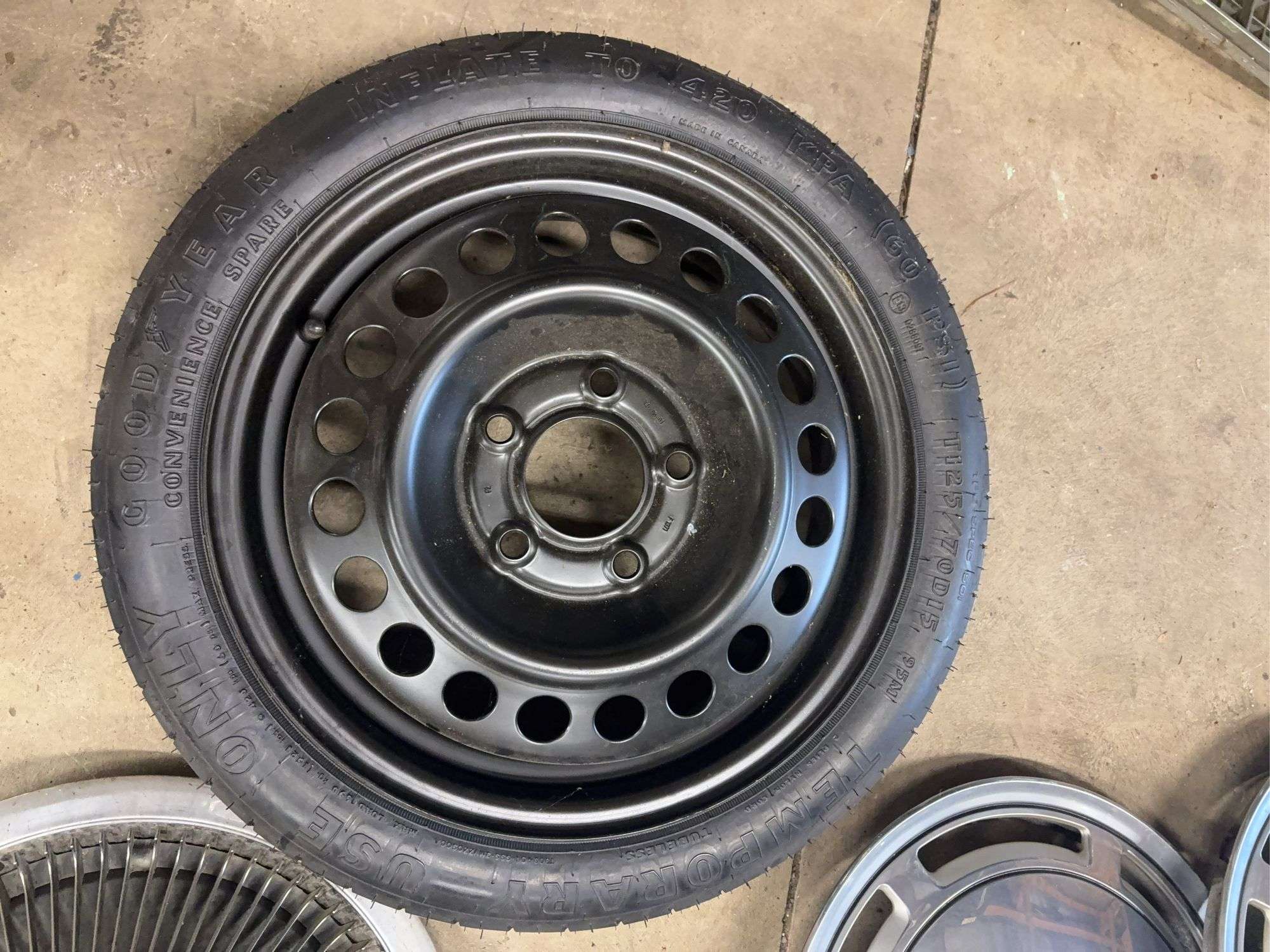 Tire like new with rim - 125/70/15