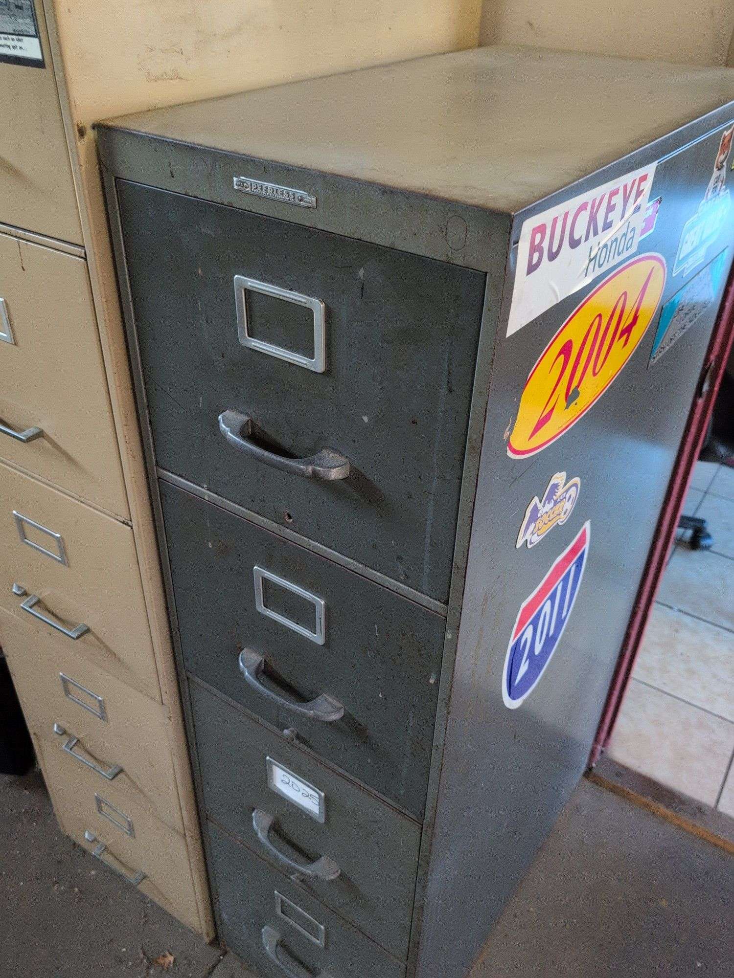 Peerless metal filing cabinet - 15" x 28" x 52"