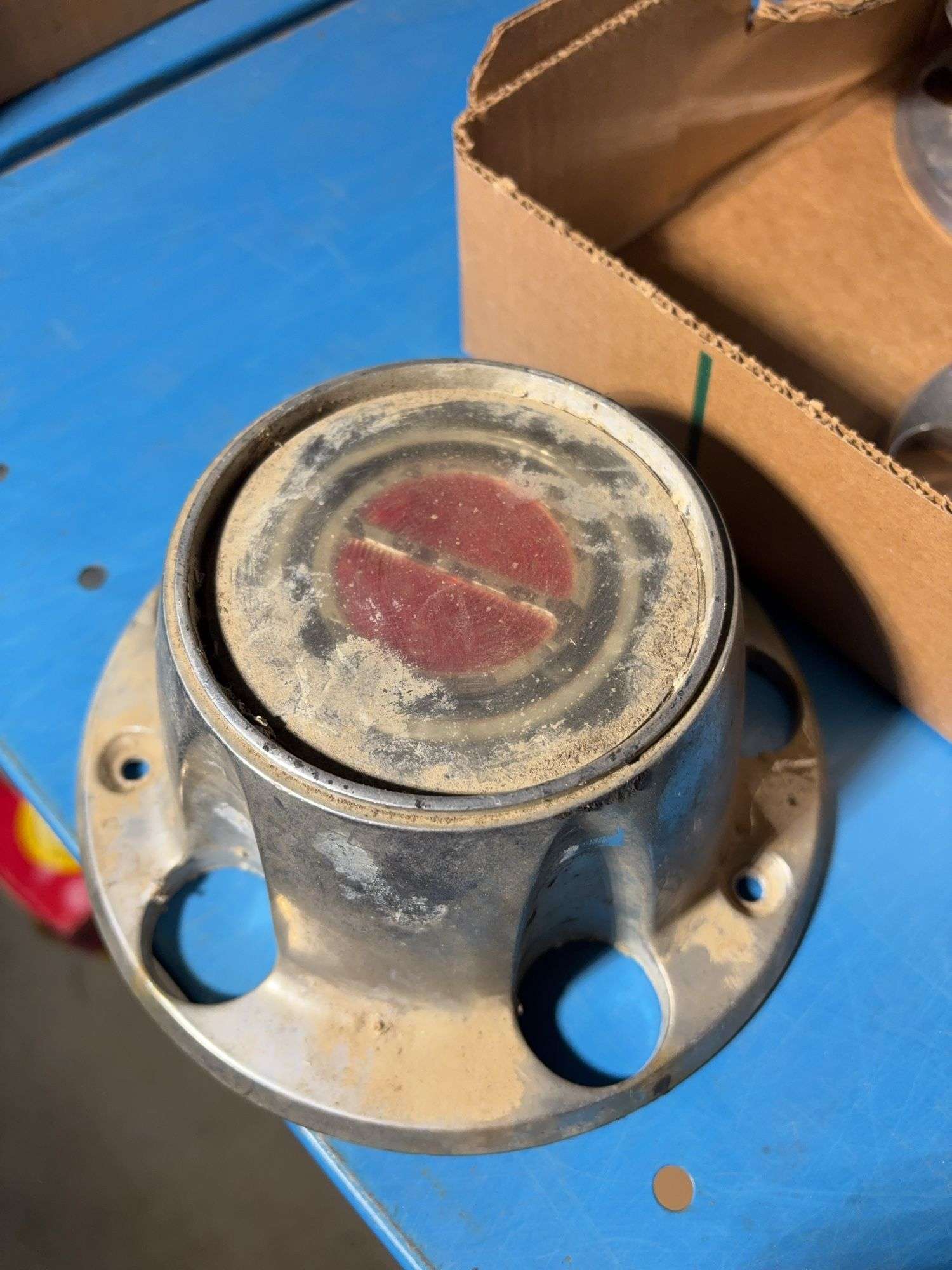 (17) Ford hub cap covers