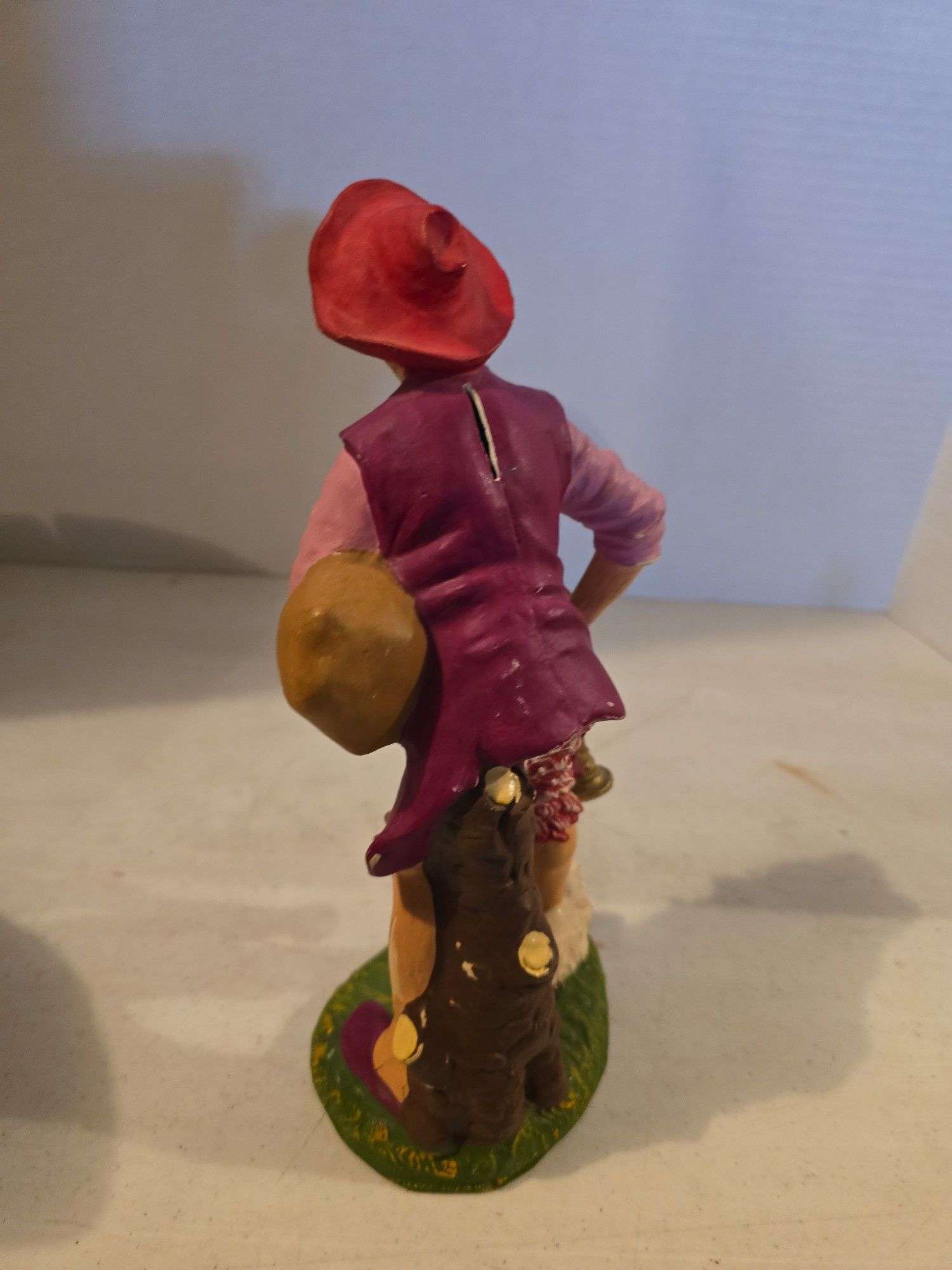 BAGPIPE PLAYER WITH DOG BANK