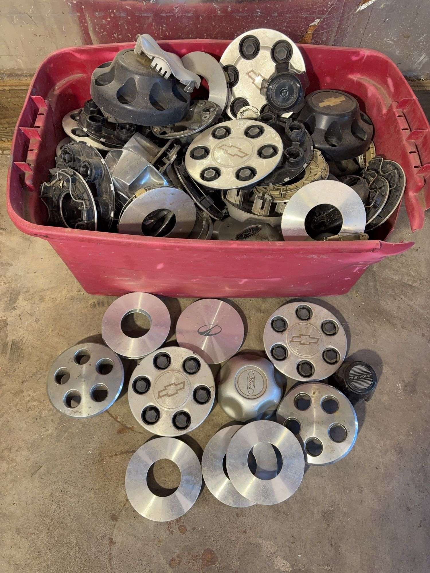Large tote of hub caps and covers -Chevy, Ford and more