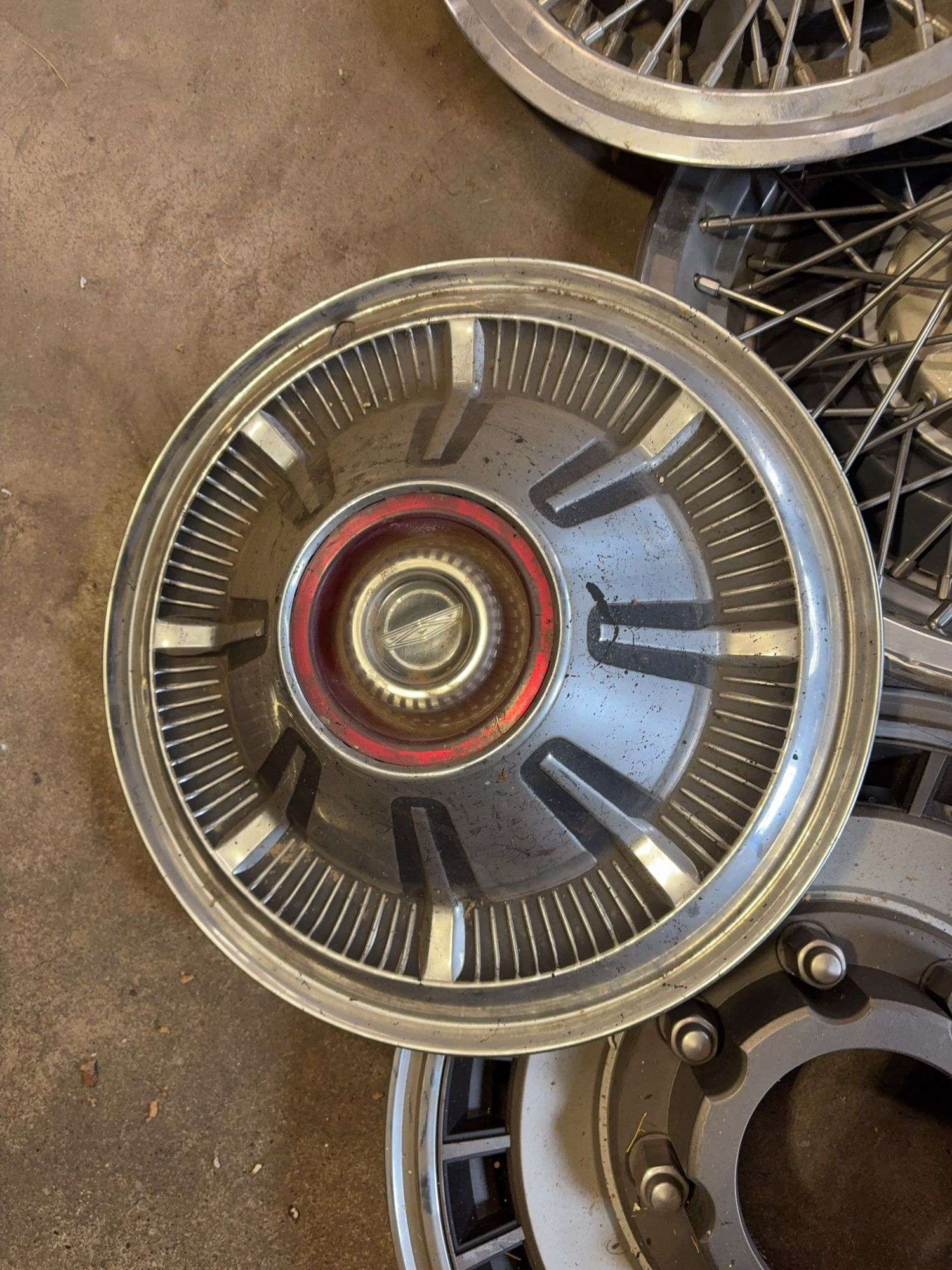 15+ hubcaps - see photos - Chevy, Toyota, and more