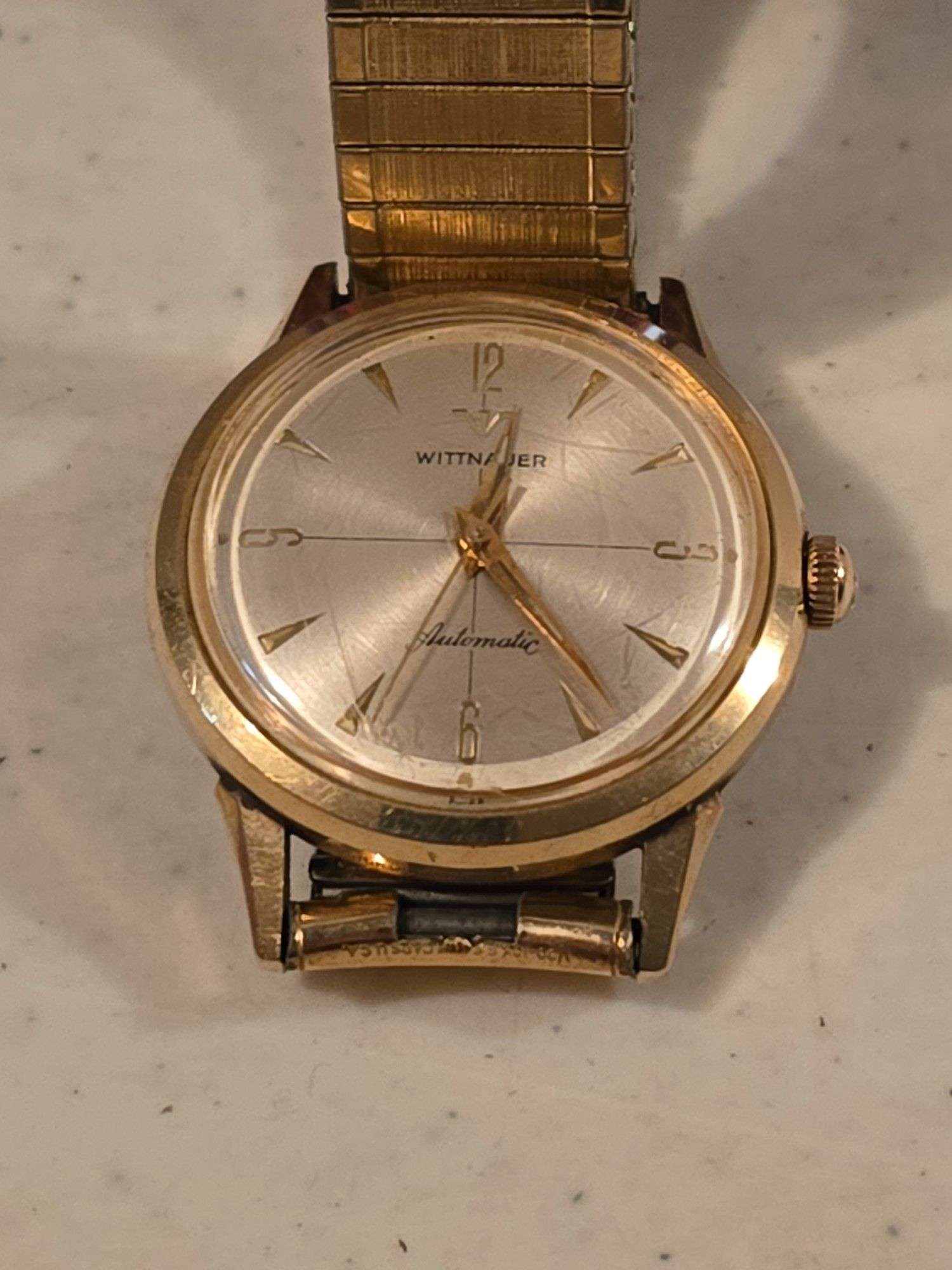 WITTNAUER WINDUP WRIST WATCH WITH CASE WORKS